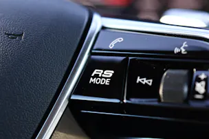 Audi RS6 Avant 4.0 V8 TFSI quattro T-Tronic * RS DYNAMIKPAKET * SPORTABGASANLAGE * PANORAMADACH *