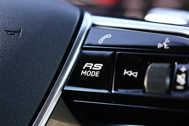 Audi RS6 Avant 4.0 V8 TFSI quattro T-Tronic * RS DYNAMIKPAKET * SPORTABGASANLAGE * PANORAMADACH *