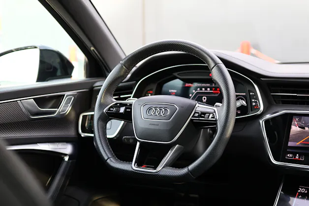 Audi RS6 Avant 4.0 V8 TFSI quattro T-Tronic * RS DYNAMIKPAKET * SPORTABGASANLAGE * PANORAMADACH *