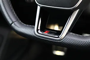Audi RS6 Avant 4.0 V8 TFSI quattro T-Tronic * RS DYNAMIKPAKET * SPORTABGASANLAGE * PANORAMADACH *