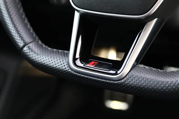 Audi RS6 Avant 4.0 V8 TFSI quattro T-Tronic * RS DYNAMIKPAKET * SPORTABGASANLAGE * PANORAMADACH *