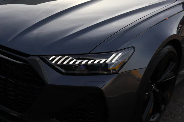 Audi RS6 Avant 4.0 V8 TFSI quattro T-Tronic * RS DYNAMIKPAKET * SPORTABGASANLAGE * PANORAMADACH *