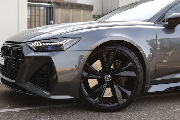 Audi RS6 Avant 4.0 V8 TFSI quattro T-Tronic * RS DYNAMIKPAKET * SPORTABGASANLAGE * PANORAMADACH *