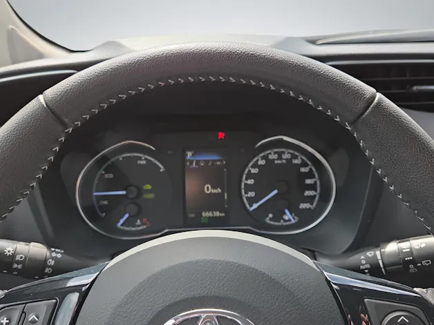 Toyota Yaris 1.5 VVT-i HSD Trend