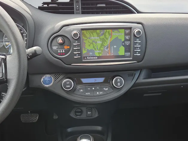 Toyota Yaris 1.5 VVT-i HSD Trend