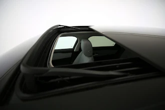 https://vehicle.imgix.net/4319316/9d3d64c6-aeae-4eb2-97ed-b19e7bc8f62f.jpg