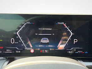 https://vehicle.imgix.net/4319348/a27af2ca-4874-4fb9-9550-b723c03cec78.jpg