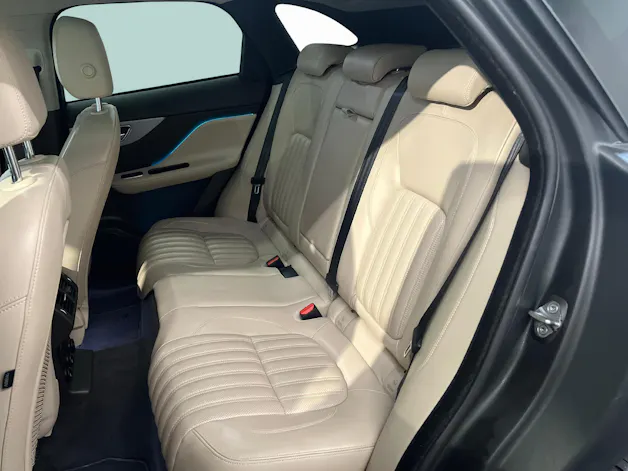 Jaguar F-Pace 2.0 T 250 Portfolio AWD