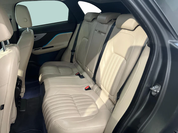 Fahrzeugbild JAGUAR F-PACE