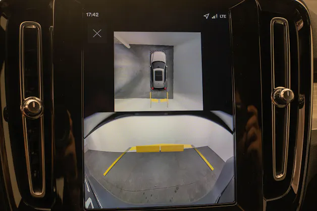 Volvo XC40 2.0 B3 MH Plus Dark