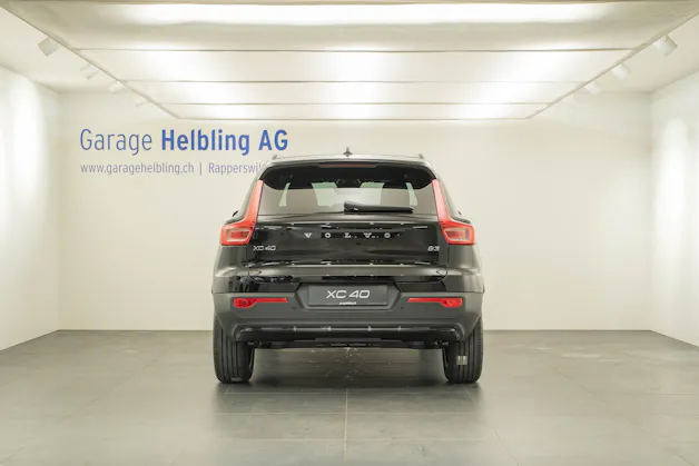 Volvo XC40 2.0 B3 MH Plus Dark