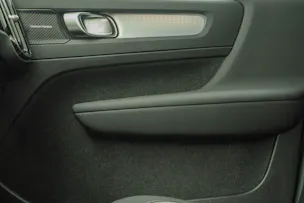 Volvo XC40 2.0 B3 MH Plus Dark