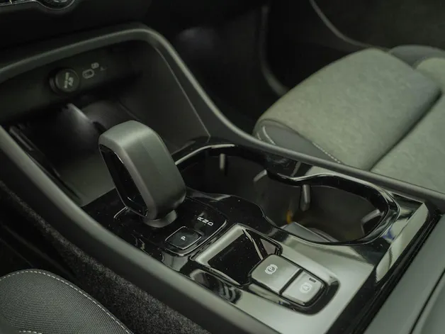 Volvo XC40 2.0 B3 MH Plus Dark