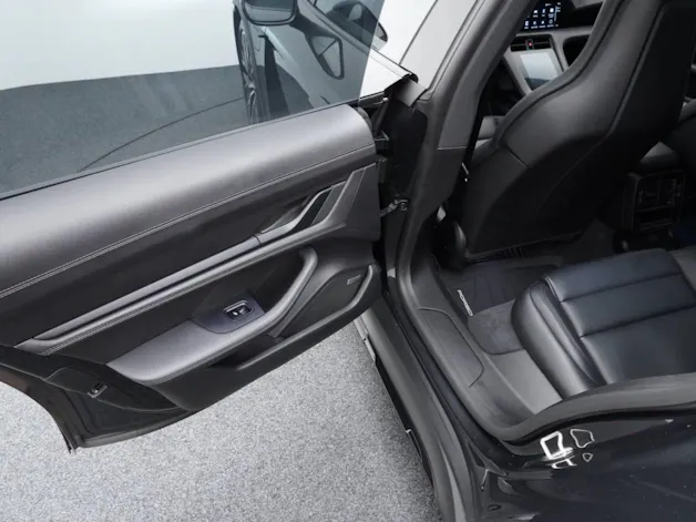 Porsche Taycan 4 Cross Turismo