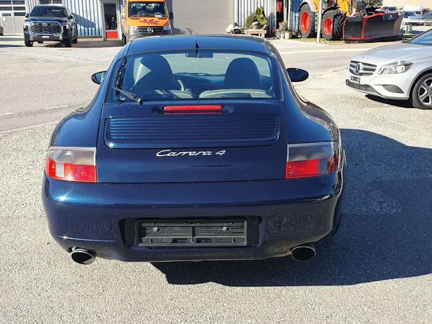 Porsche 911 Carrera 4
