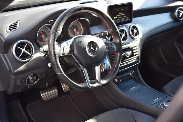 Mercedes-Benz GLA 200 AMG Line 7G-DCT