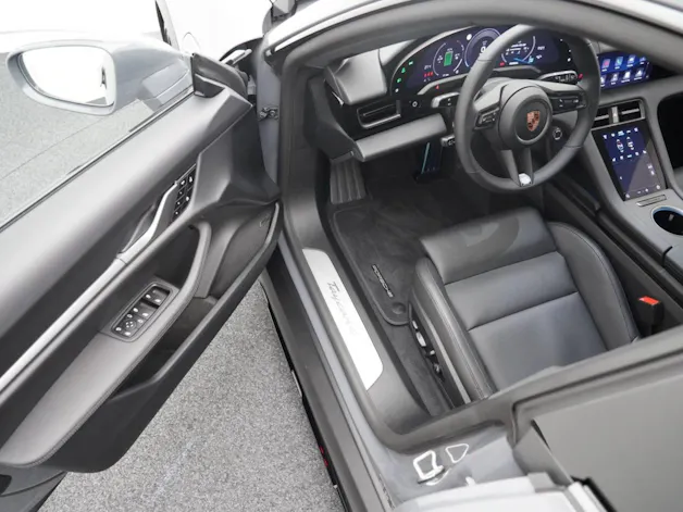 Porsche Taycan 4 Cross Turismo