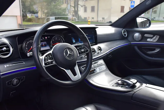 Mercedes-Benz E 220 d AMG Line 4Matic 9G-Tronic