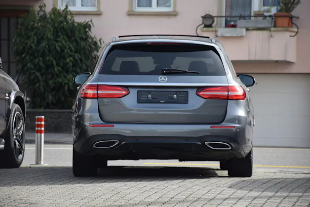 Mercedes-Benz E 220 d AMG Line 4Matic 9G-Tronic