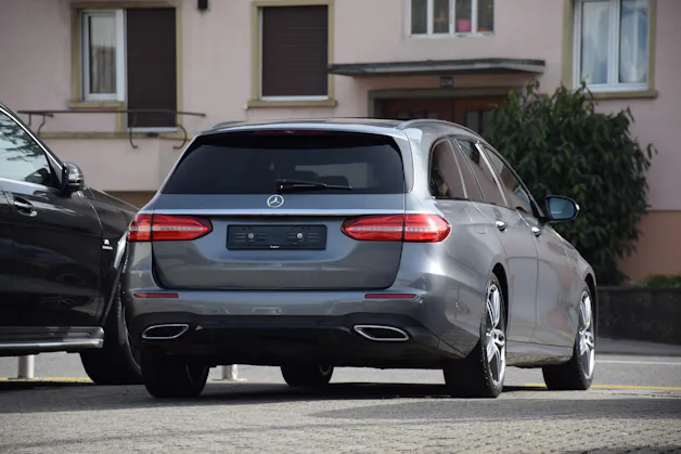 Mercedes-Benz E 220 d AMG Line 4Matic 9G-Tronic