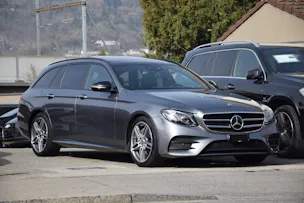 Mercedes-Benz E 220 d AMG Line 4Matic 9G-Tronic
