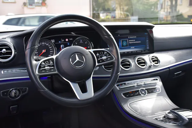 Mercedes-Benz E 220 d AMG Line 4Matic 9G-Tronic