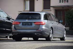 Mercedes-Benz E 220 d AMG Line 4Matic 9G-Tronic