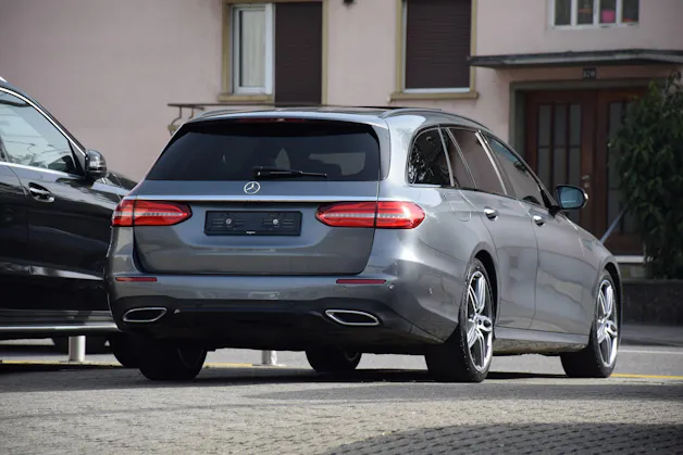 Mercedes-Benz E 220 d AMG Line 4Matic 9G-Tronic