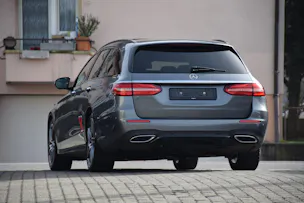 Mercedes-Benz E 220 d AMG Line 4Matic 9G-Tronic