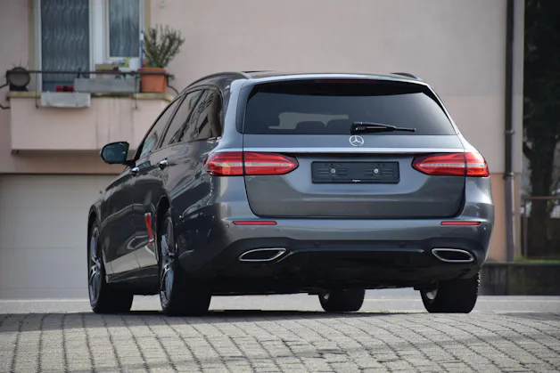 Mercedes-Benz E 220 d AMG Line 4Matic 9G-Tronic