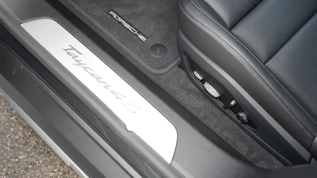 Porsche Taycan 4S Cross Turismo