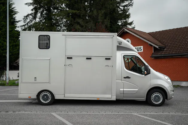Renault Master Equitrek T35 2.3dCi Selbstfahrer / Pferde transporter