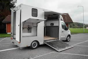 Renault Master Equitrek T35 2.3dCi Selbstfahrer / Pferde transporter
