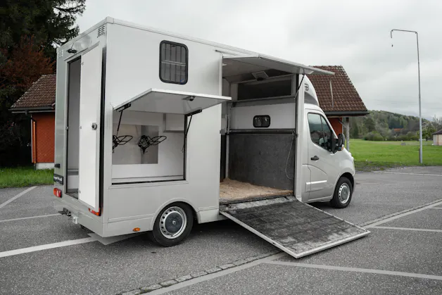 Renault Master Equitrek T35 2.3dCi Selbstfahrer / Pferde transporter