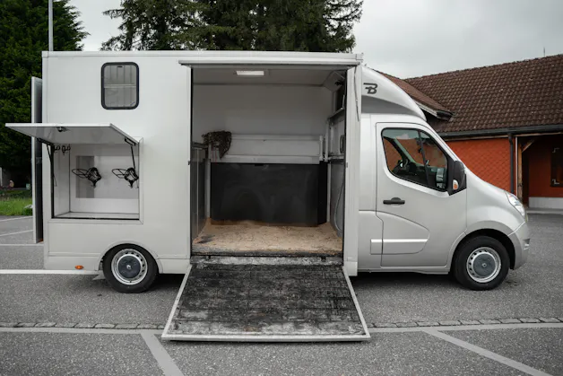 Renault Master Equitrek T35 2.3dCi Selbstfahrer / Pferde transporter
