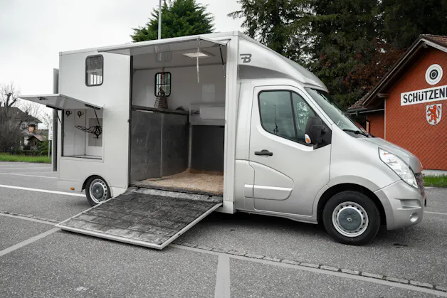 Renault Master Equitrek T35 2.3dCi Selbstfahrer / Pferde transporter