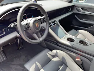 Porsche Taycan 4 Cross Turismo