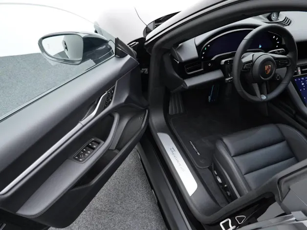 Porsche Taycan 4 Cross Turismo