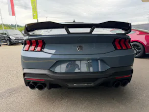 Ford Mustang Fastback 5.0 V8 Dark Horse US Version mit Handling Package! VAPOR BLUE ohne OPF