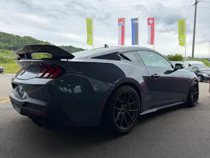 Ford Mustang Fastback 5.0 V8 Dark Horse US Version mit Handling Package! VAPOR BLUE ohne OPF