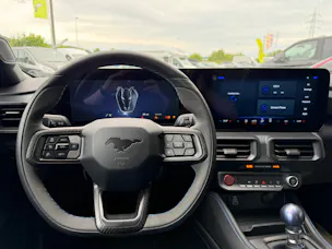 Ford Mustang Fastback 5.0 V8 Dark Horse US Version mit Handling Package! VAPOR BLUE ohne OPF