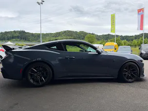 Ford Mustang Fastback 5.0 V8 Dark Horse US Version mit Handling Package! VAPOR BLUE ohne OPF