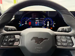 Ford Mustang Fastback 5.0 V8 Dark Horse US Version mit Handling Package! VAPOR BLUE ohne OPF