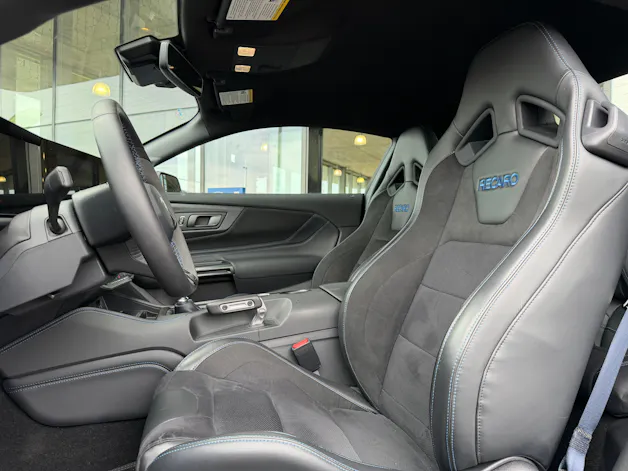 Ford Mustang Fastback 5.0 V8 Dark Horse US Version mit Handling Package! VAPOR BLUE ohne OPF