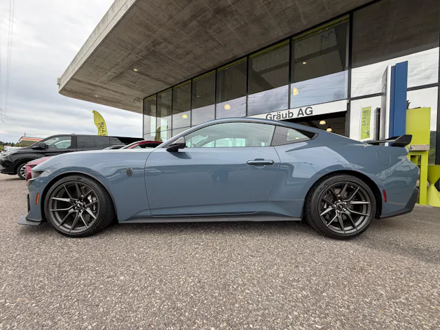 Ford Mustang Fastback 5.0 V8 Dark Horse US Version mit Handling Package! VAPOR BLUE ohne OPF
