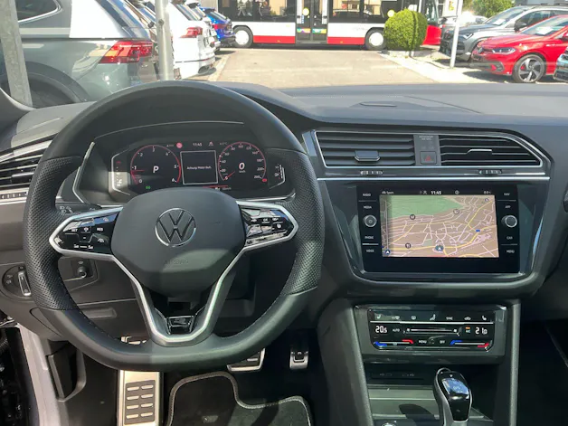 VW Tiguan Allspace R-LINE 4MOTION *** PANORAMAGLASDACH & ANHÄNGEKUPPLUNG ***
