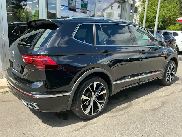 VW Tiguan Allspace R-LINE 4MOTION *** PANORAMAGLASDACH & ANHÄNGEKUPPLUNG ***