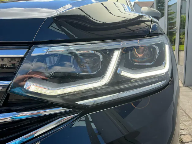 VW Tiguan Allspace R-LINE 4MOTION *** PANORAMAGLASDACH & ANHÄNGEKUPPLUNG ***
