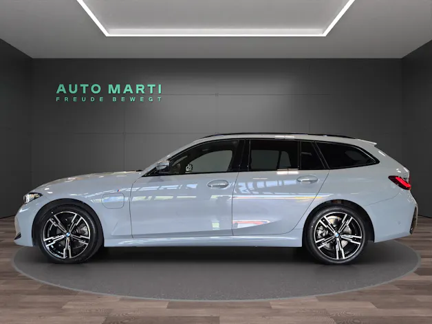 BMW 330e xDrive SAG Touring