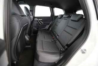 https://vehicle.imgix.net/4320408/da2300e7-353c-43df-adf0-0e1e7d8e9be6.jpg